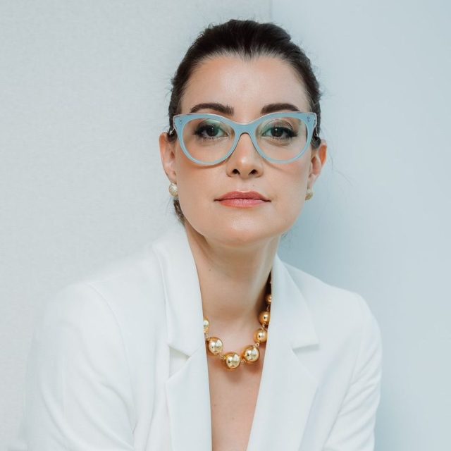 Dra. Flávia Grazielle de Sousa Carneiro